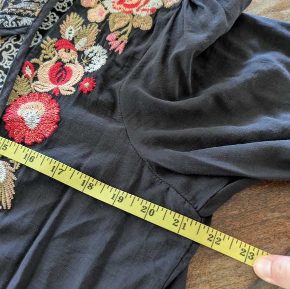 Andree‎ By Unit Embroidered Floral Top Tunic Gray - Picture 7 of 9